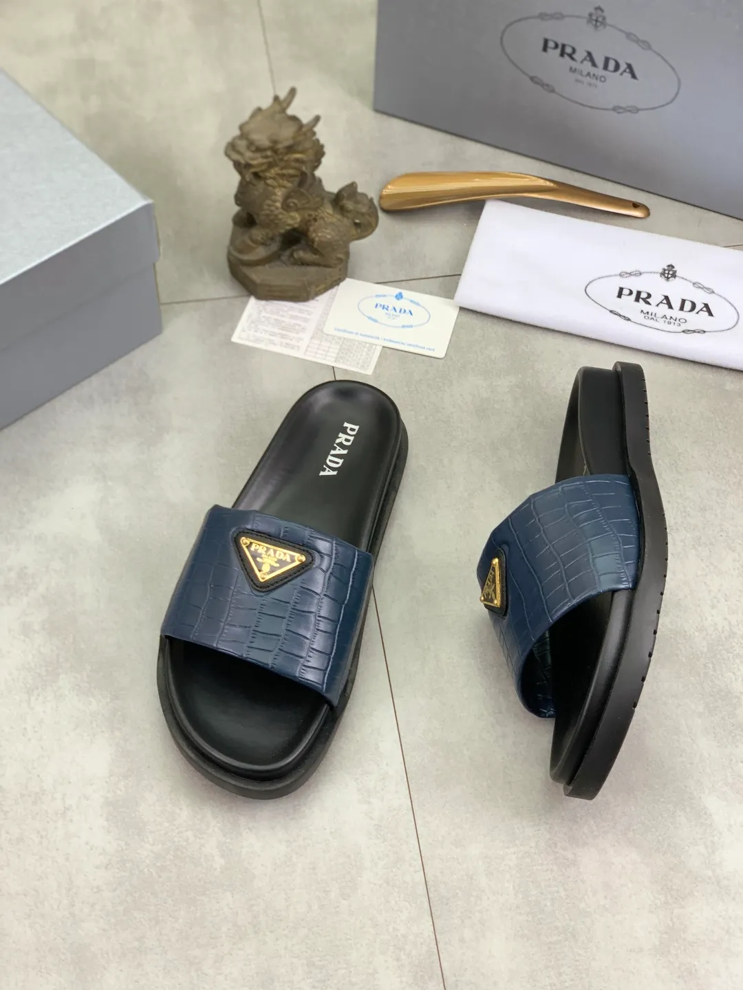 Men's shoes 💰P320💰【New style】🎁🎁🎁 PRADA Prada's new casual slippers, original official website, perfect workmanship, conveying a kind of noble luxury, sublimating its definition of luxury in Prada's high-end extraordinary craftsmanship. Original combination outsole, code number: 38-44 (45 customized) Multiple colors 🉑️ to choose from